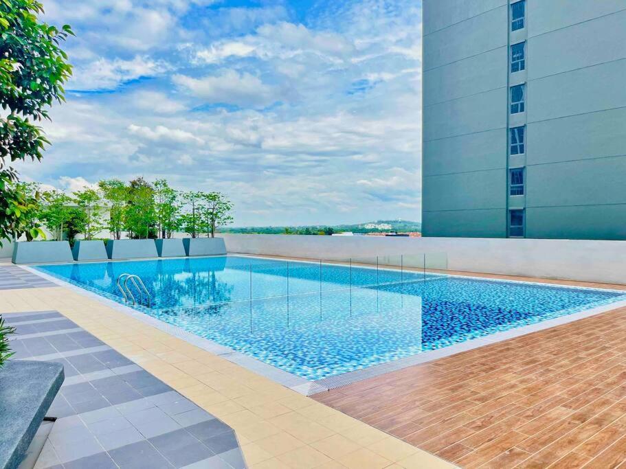 2br Alanis With Balcony Apartment