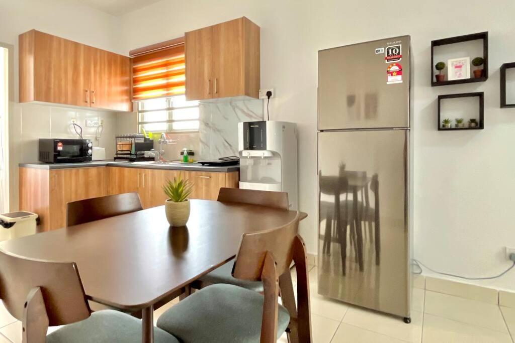 2br Alanis With Balcony * Sepang
